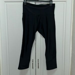 High rise shiny black cropped Lorna Jane leggings